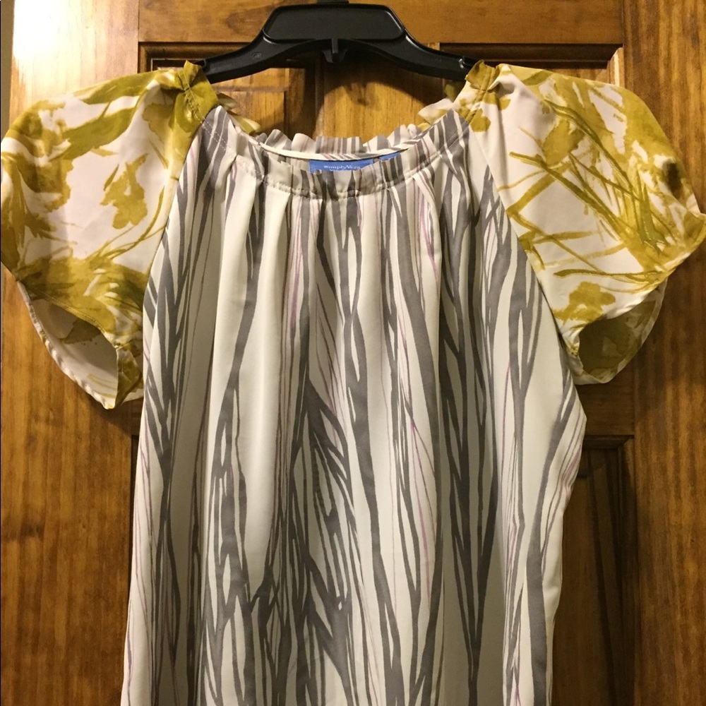 Vera Wang amazingly stylish flutter sleeve top